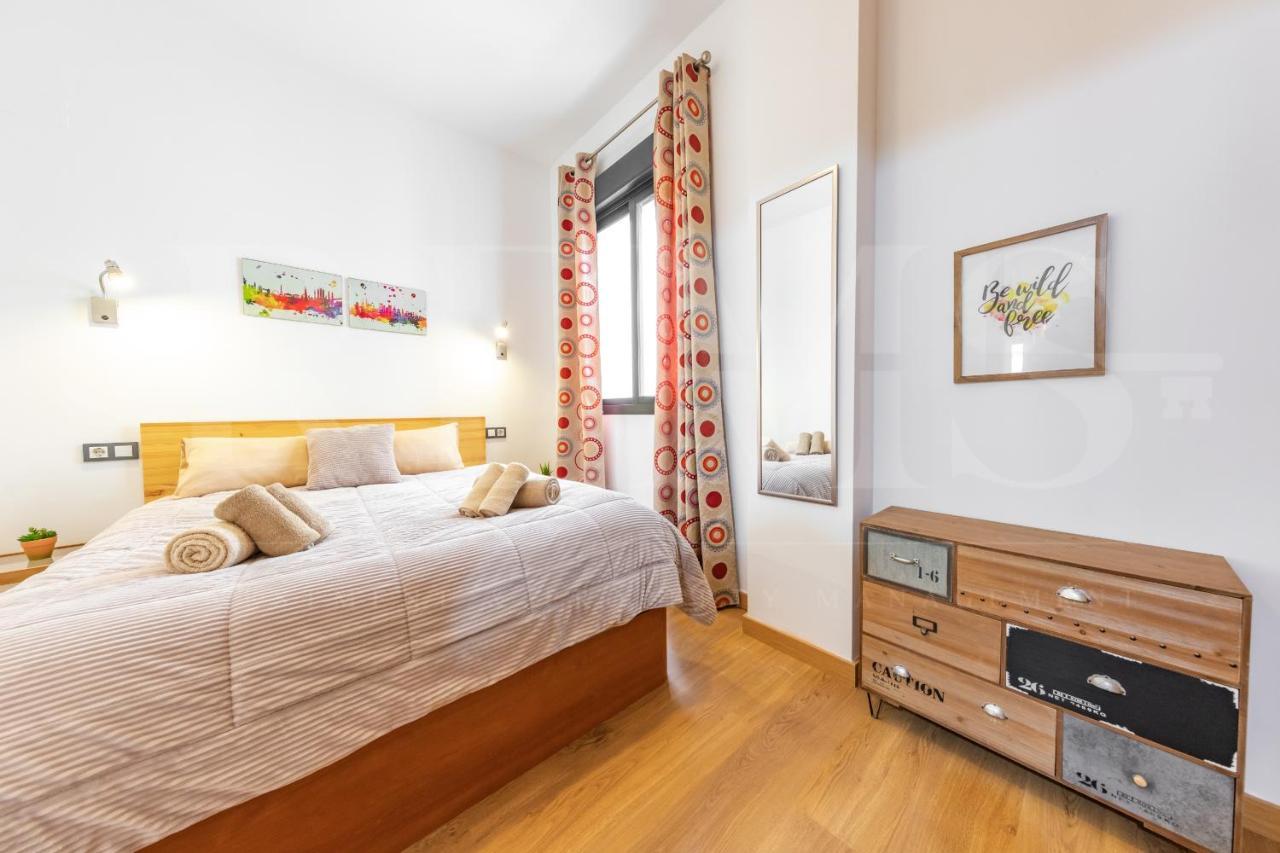 Cozy Flat With Common Pool & Parking - Center By Rems Apartment Malaga Luaran gambar