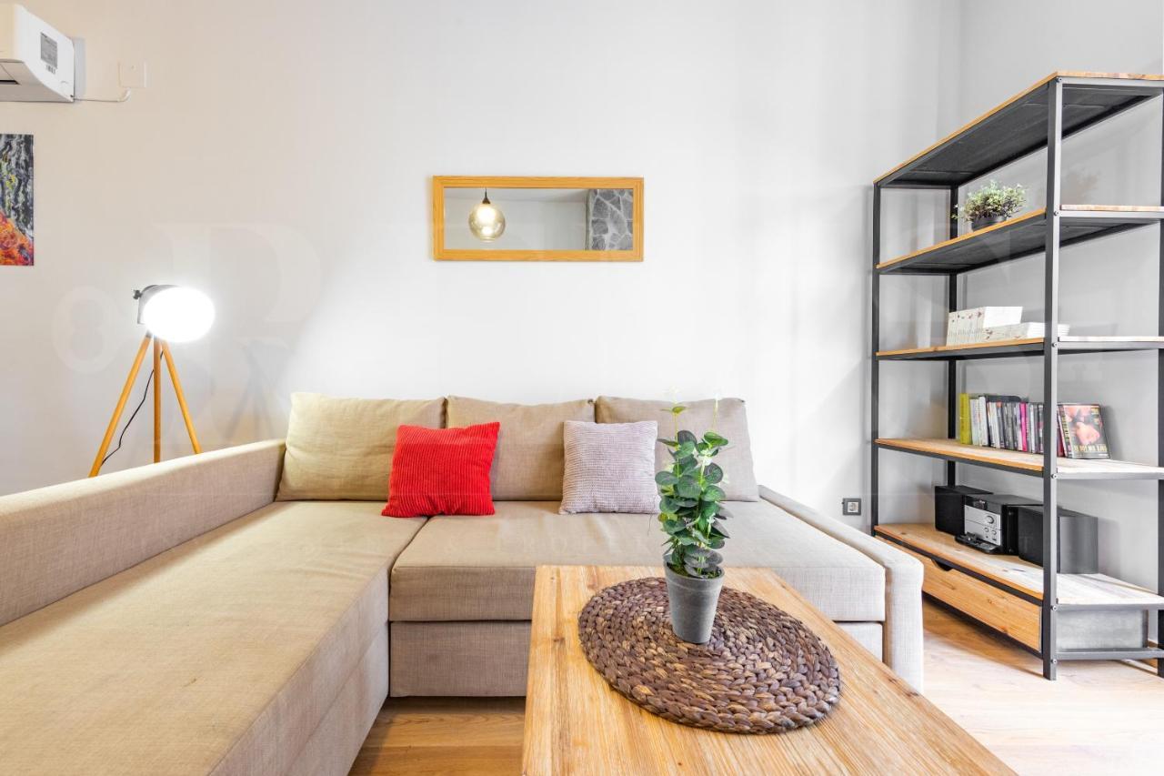 Cozy Flat With Common Pool & Parking - Center By Rems Apartment Malaga Luaran gambar