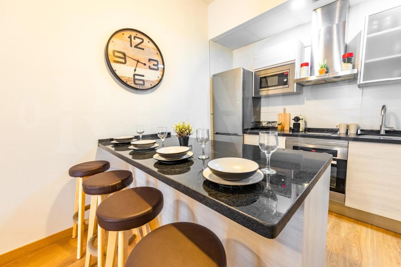 Cozy Flat With Common Pool & Parking - Center By Rems Apartment Malaga Luaran gambar