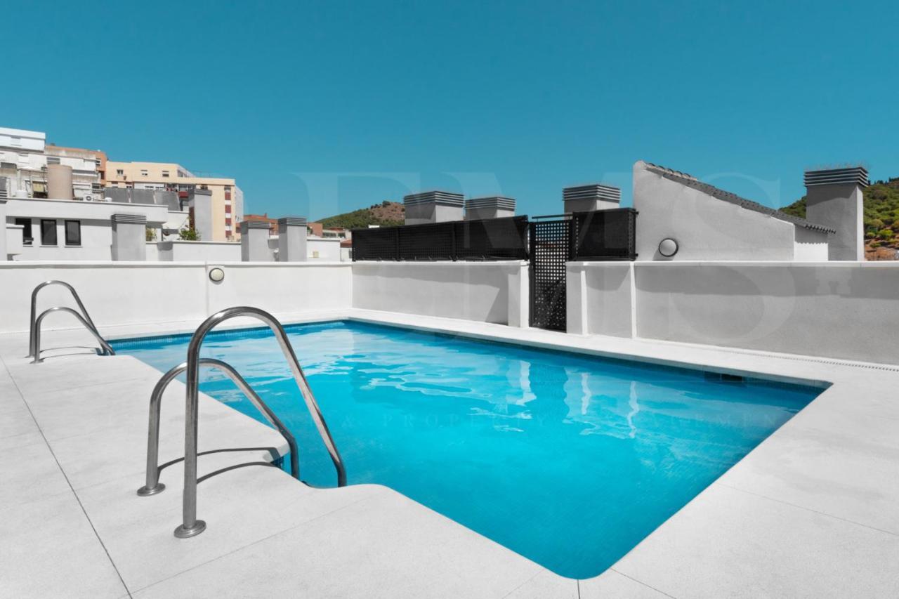 Cozy Flat With Common Pool & Parking - Center By Rems Apartment Malaga Luaran gambar