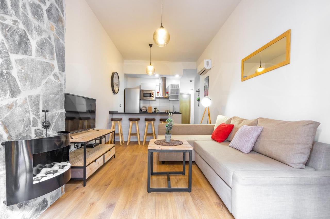 Cozy Flat With Common Pool & Parking - Center By Rems Apartment Malaga Luaran gambar