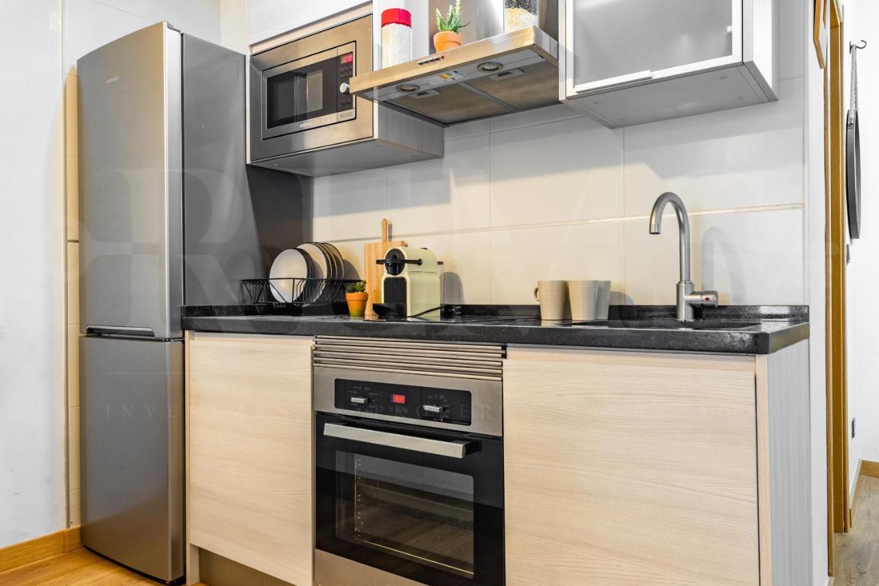 Cozy Flat With Common Pool & Parking - Center By Rems Apartment Malaga Luaran gambar