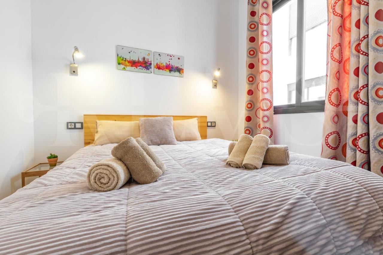 Cozy Flat With Common Pool & Parking - Center By Rems Apartment Malaga Luaran gambar