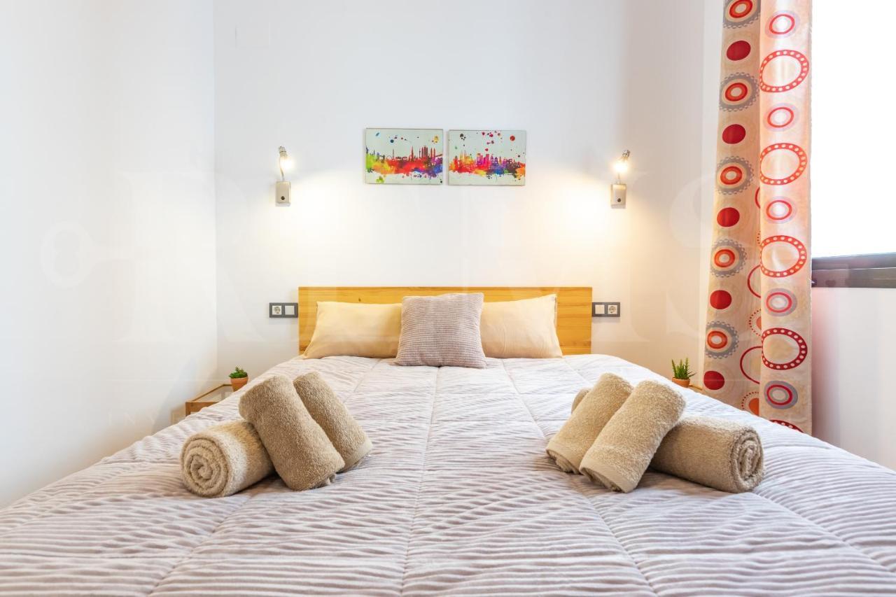 Cozy Flat With Common Pool & Parking - Center By Rems Apartment Malaga Luaran gambar