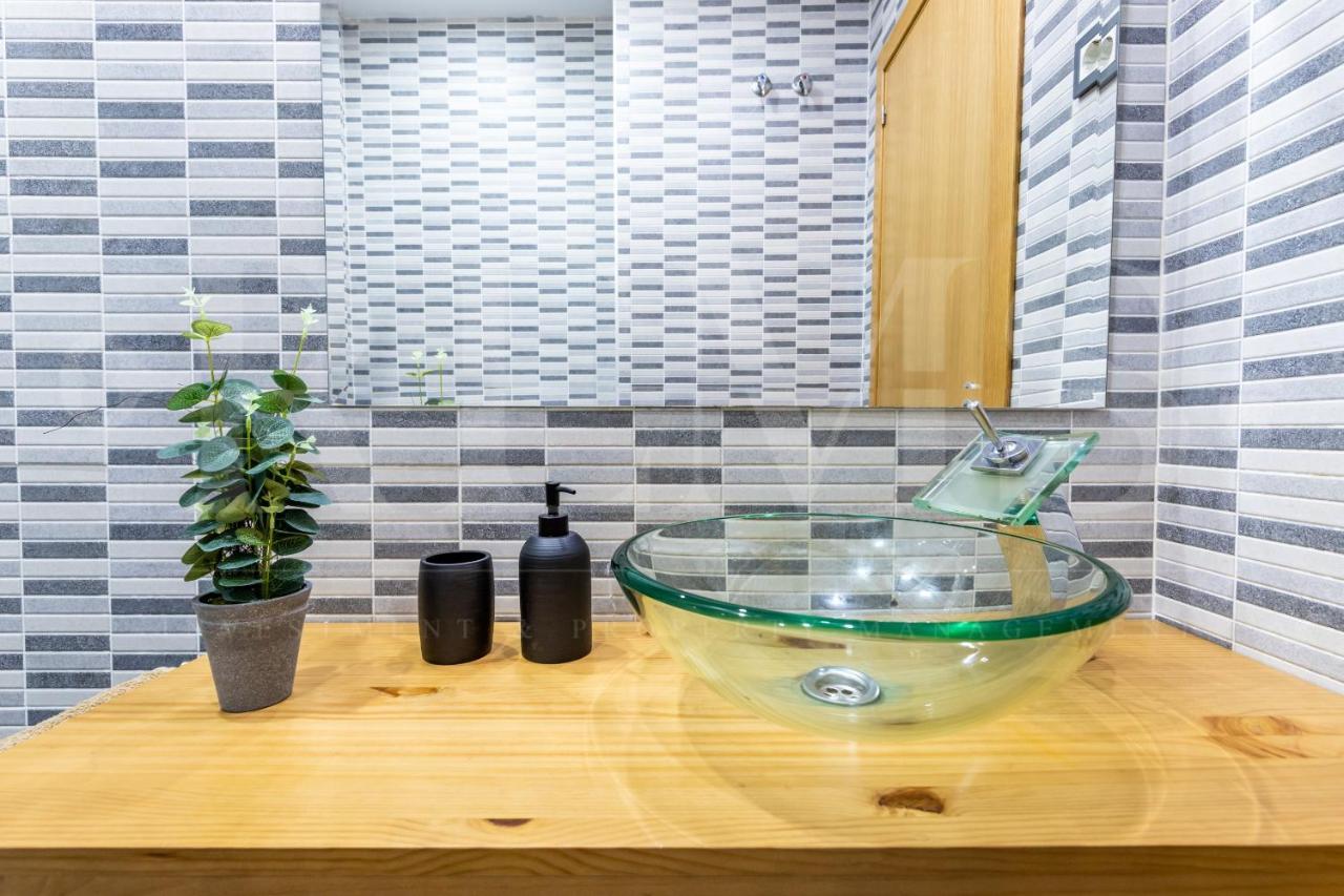 Cozy Flat With Common Pool & Parking - Center By Rems Apartment Malaga Luaran gambar