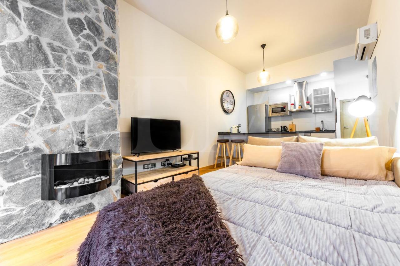 Cozy Flat With Common Pool & Parking - Center By Rems Apartment Malaga Luaran gambar
