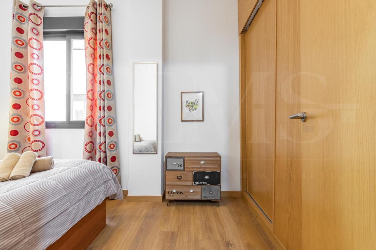 Cozy Flat With Common Pool & Parking - Center By Rems Apartment Malaga Luaran gambar