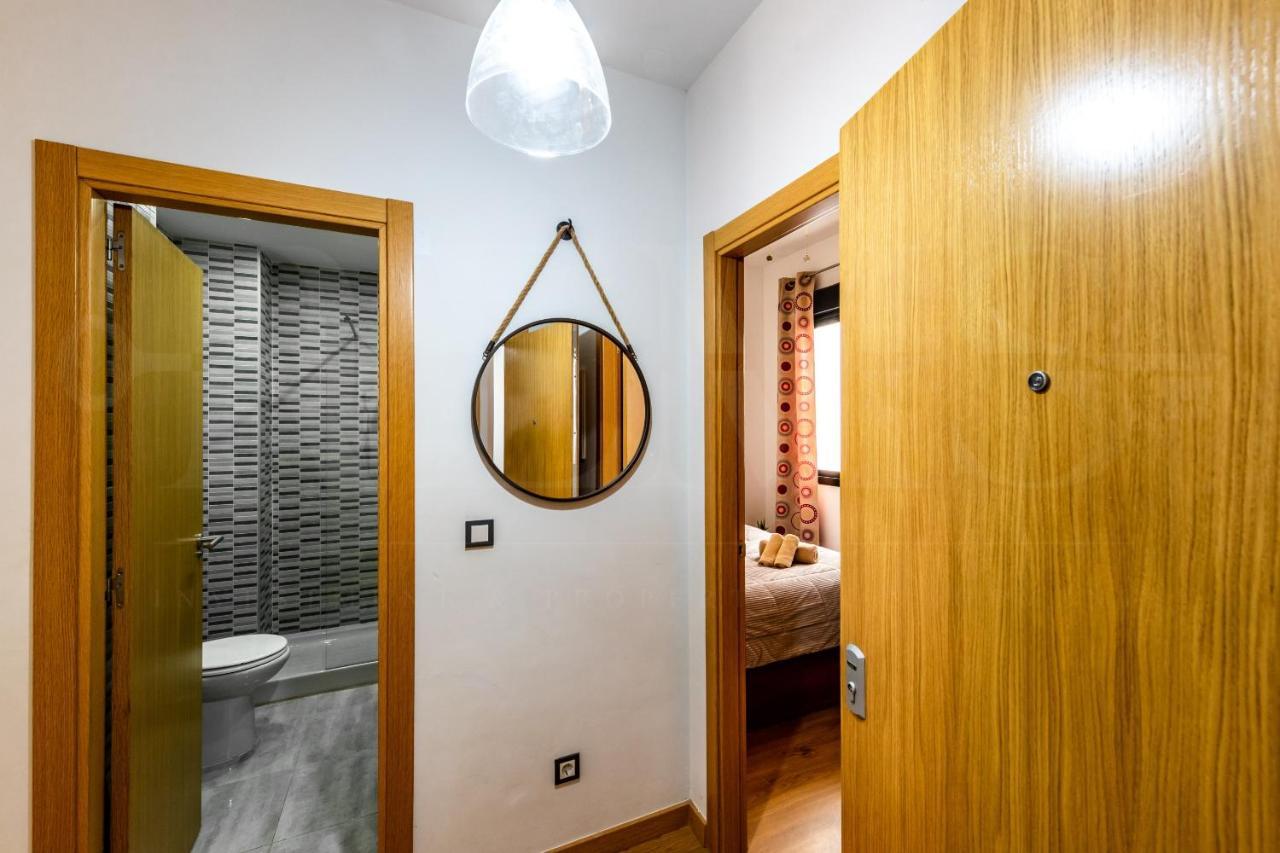 Cozy Flat With Common Pool & Parking - Center By Rems Apartment Malaga Luaran gambar