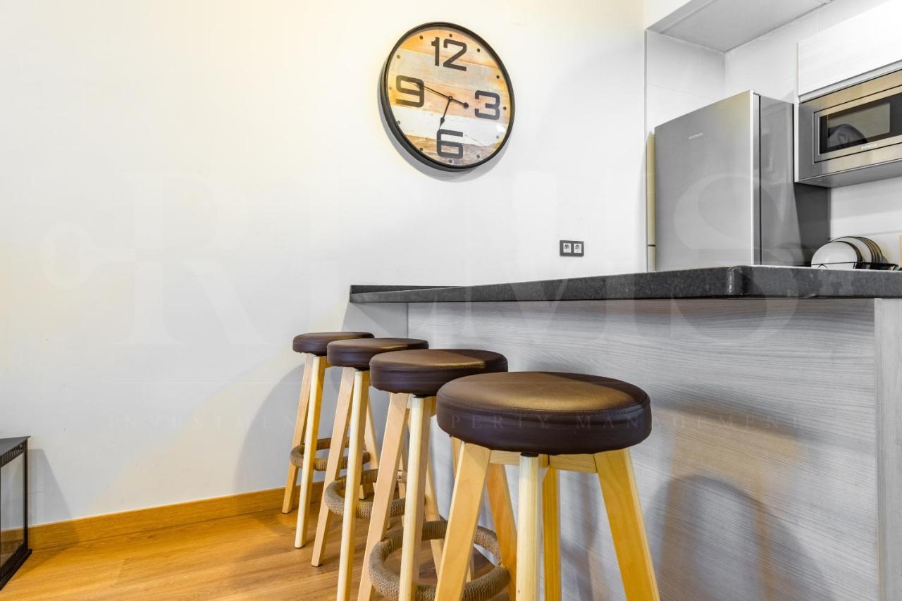 Cozy Flat With Common Pool & Parking - Center By Rems Apartment Malaga Luaran gambar
