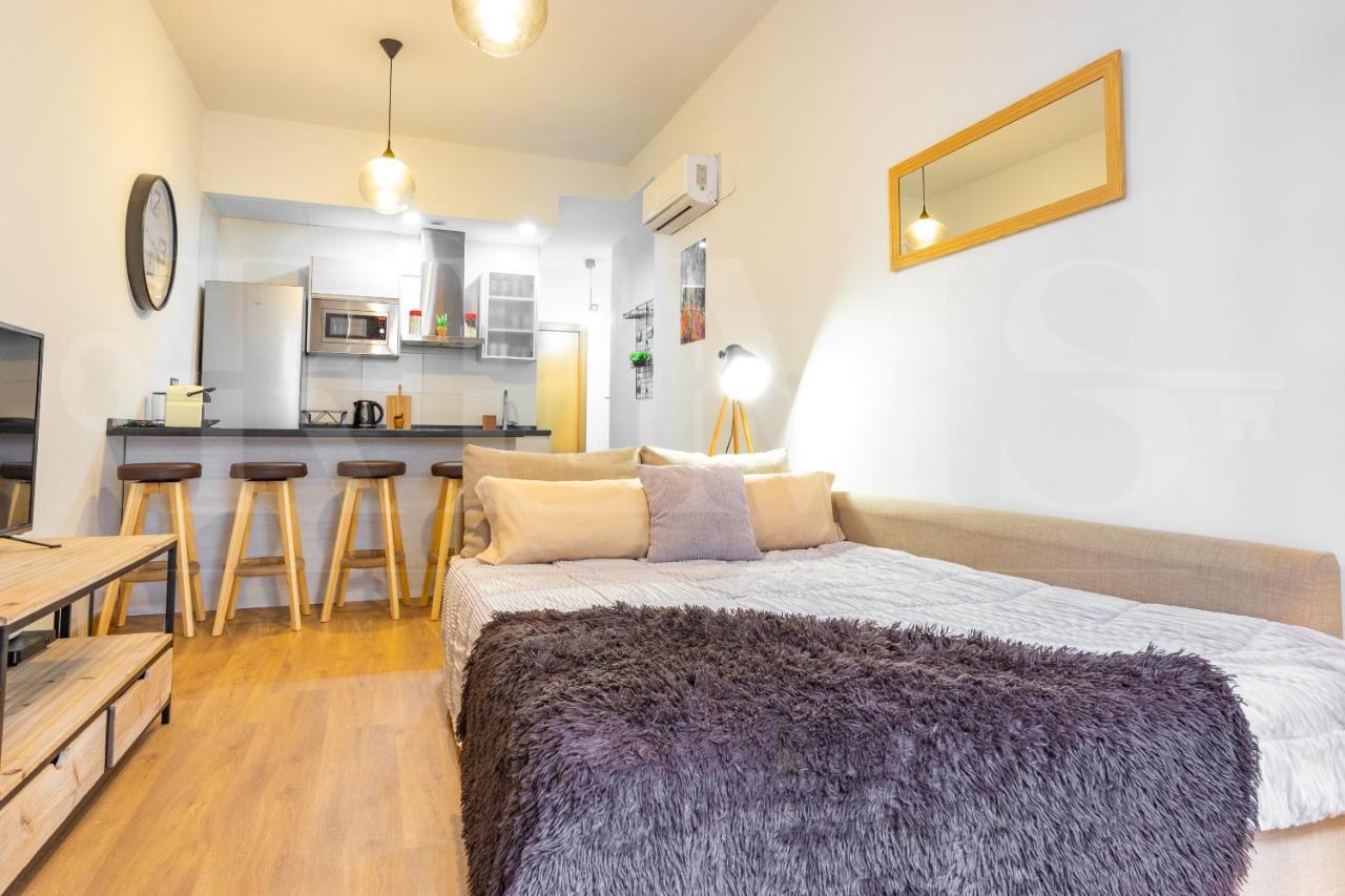 Cozy Flat With Common Pool & Parking - Center By Rems Apartment Malaga Luaran gambar
