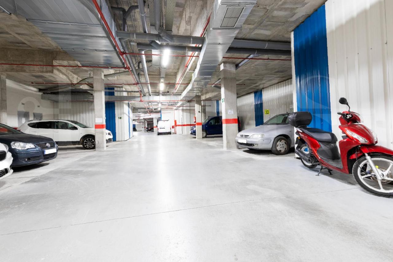 Cozy Flat With Common Pool & Parking - Center By Rems Apartment Malaga Luaran gambar